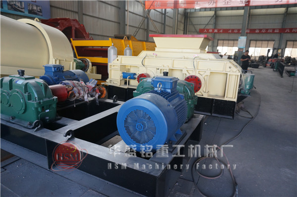 1000x800型液壓對(duì)輥破碎機(jī)發(fā)往江蘇發(fā)貨現(xiàn)場